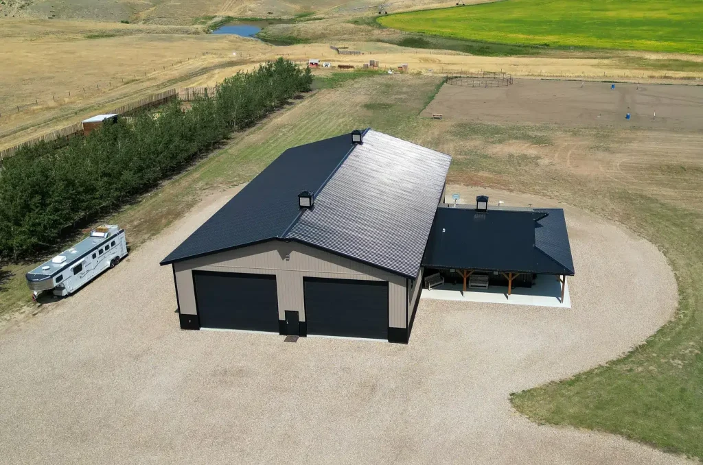 A post-frame lifestyle & hobby shop