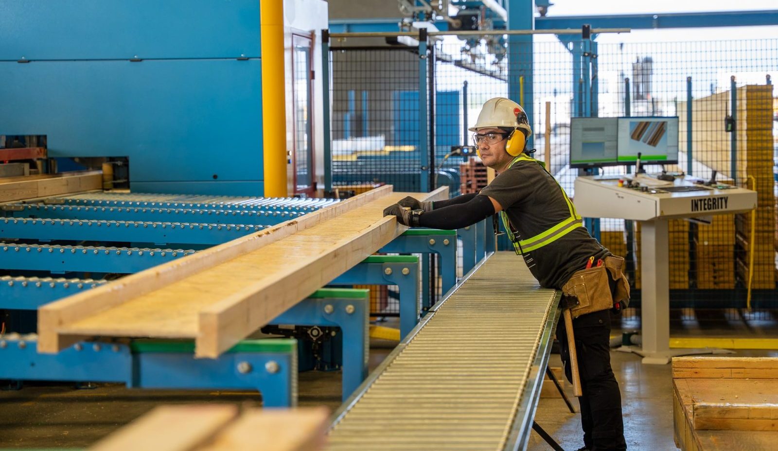 Integrity Building Products worker safely operating the Hundegger Turbo-Drive Saw