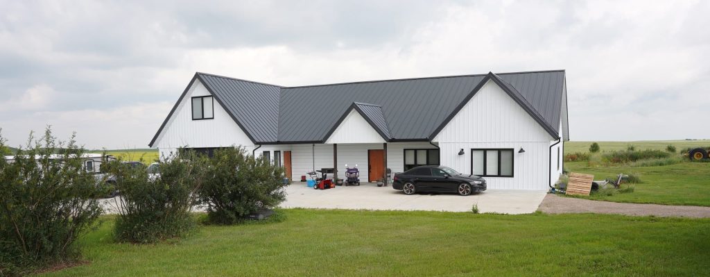 Explore the custom Homestead with loft built for Tyler near Kindersley, SK. Features upgraded Board and Batten Bright White siding and a functional, high-capacity design.